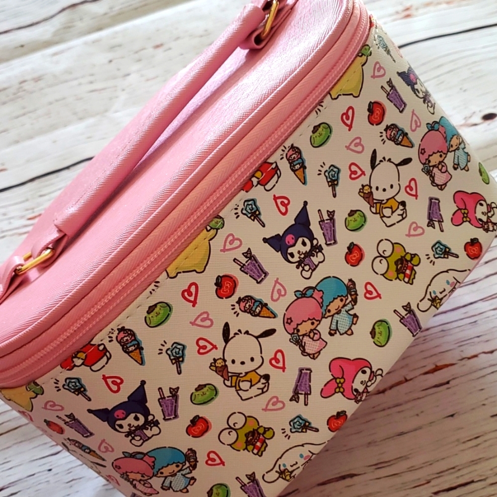 🆕️ SANRIO HELLO KITTY AND FRIENDS PINK MAKE-UP BAG 💕